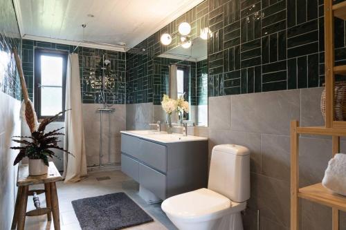 Ванна кімната в A countryside villa close to Uppsala!