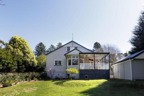 a house with a large porch and a garage at Twenty 2 Abbey in Leura