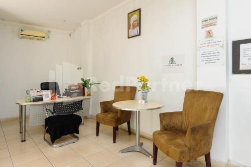 Χώρος καθιστικού στο Tanres House Syariah Cilandak Mitra RedDoorz