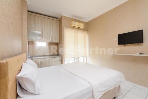 Μια τηλεόραση ή/και κέντρο ψυχαγωγίας στο Tanres House Syariah Cilandak Mitra RedDoorz