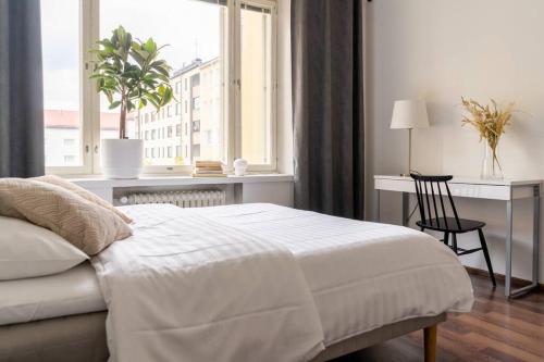 Postel nebo postele na pokoji v ubytování Two Rooms for up to 5 Guests