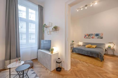 a bedroom with a bed and a television in it at Cosy City Center Apartment in Vienna