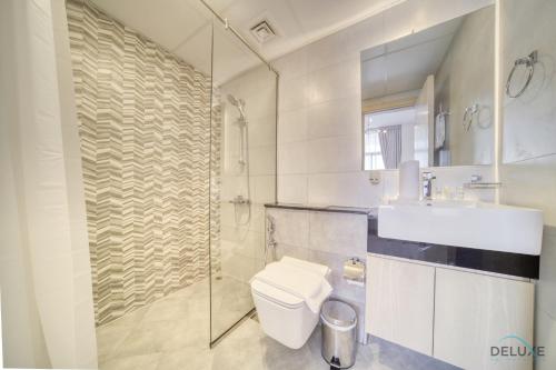 Koupelna v ubytování Timeless 1BR at Binghatti Avenue Al Jaddaf by Deluxe Holiday Homes