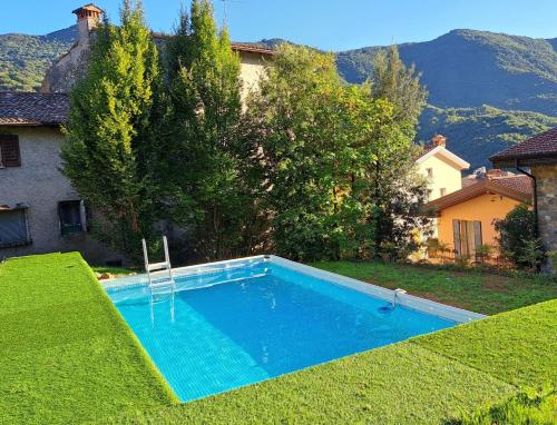 a swimming pool in the yard of a house at Borgo alla Sorgente in Vallio Terme