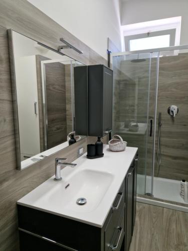 a bathroom with a sink and a shower at Susy's Home Appartamento in centro in Corchiano