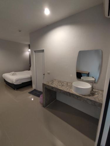 Ban MaiにあるLife Hotel Rongkhun - White Temple Chiangraiのギャラリーの写真