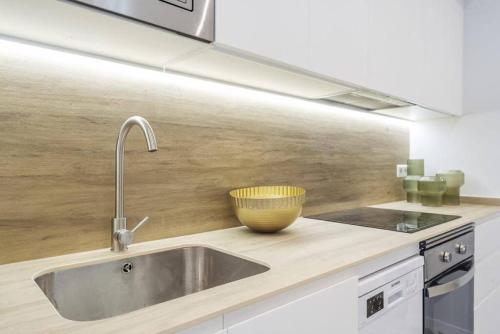 BS Brand New Triplex Private terrace downtown Parking