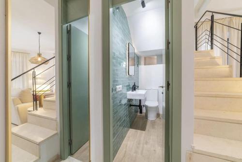 BS Brand New Triplex Private terrace downtown Parking