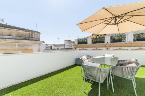 BS Brand New Triplex Private terrace downtown Parking