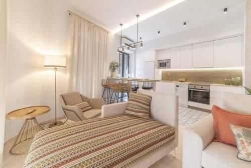 BS Brand New Triplex Private terrace downtown Parking