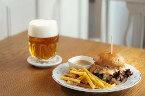 a sandwich and french fries and a glass of beer at Hotel Zámeček Janovičky in Broumov