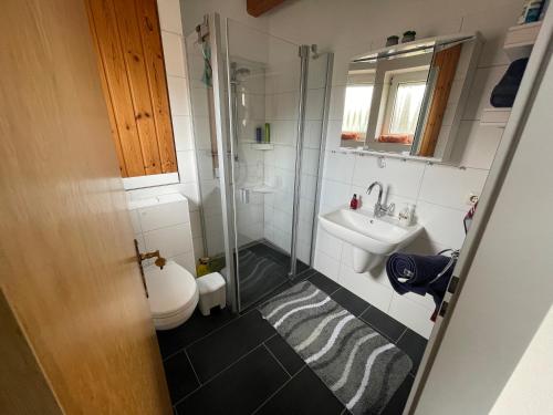 Koupelna v ubytování Haus Tillmann mit Hund in Hooksiel