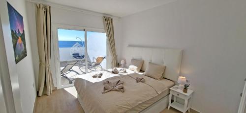 a bedroom with a bed with a view of the ocean at Ferienwohnung OCEAN SOUNDS 2 in Gran Tarajal