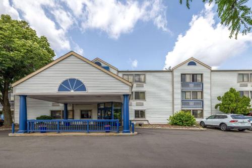 Gallery image of Travelodge by Wyndham Brooklyn Center in Brooklyn Center