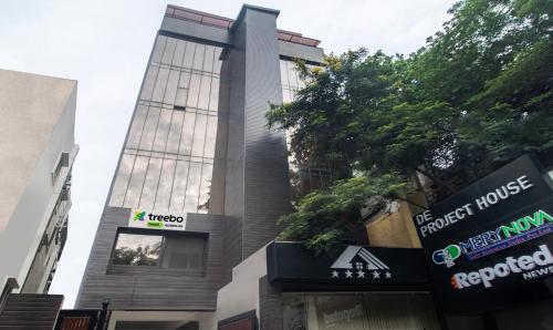 Ein Zertifikat, Auszeichnung, Logo oder anderes Dokument, das in der Unterkunft Treebo Address Inn Jubilee Hills ausgestellt ist