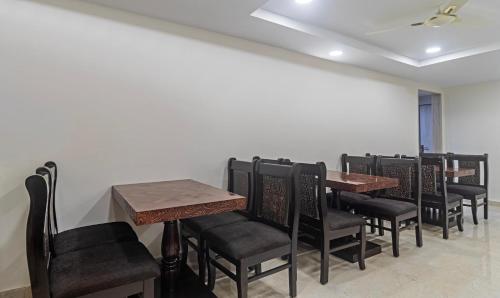 Ein Sitzbereich in der Unterkunft Treebo Address Inn Jubilee Hills