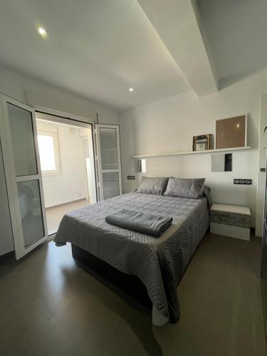 a bedroom with a bed and a large window at Apartamento La Marquesa in Málaga