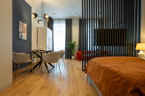 a bedroom with a bed and a table and chairs at 2-rooms apartment 10 min away from city center in Vienna