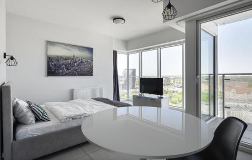 a living room with a white table and a couch at Poznań Apartments Towarowa in Poznań