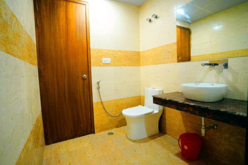 a bathroom with a toilet and a sink at Hotel Amansara in Lucknow