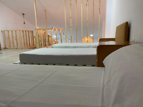 two beds sitting in a room with at Alojamiento en Losa del Obispo 