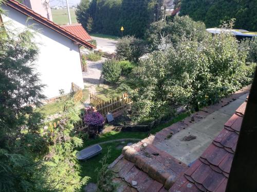 Κήπος έξω από το Apartament Jesionek agroturystyka