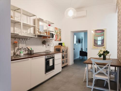 A kitchen or kitchenette at La tua casa a Piazza del Popolo