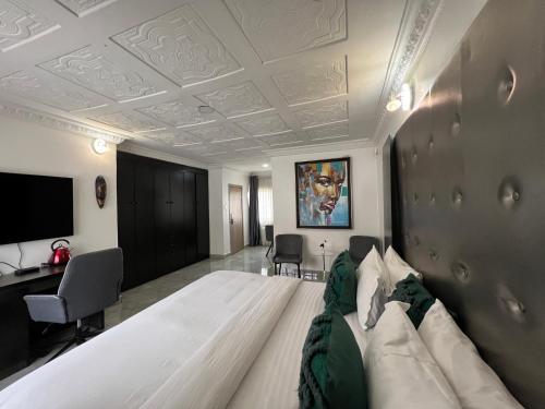 Una cama o camas en una habitación de UrbaN RootZ