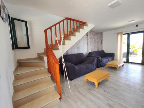 Khu vực ghế ngồi tại 3 Private rooms - 3 habitaciones privadas shared duplex Gara with private pool