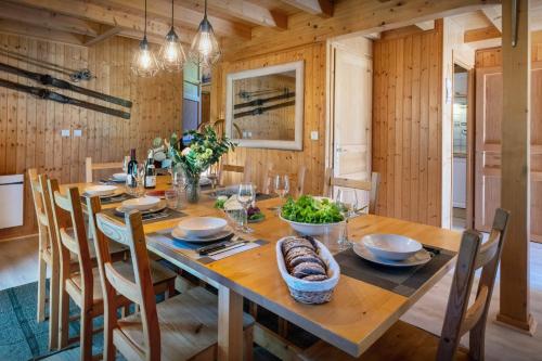 a dining room with a wooden table and chairs at Chalet Igel - OVO Network in Châtel