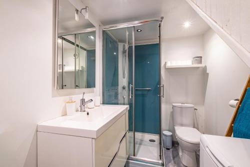 Koupelna v ubytování Le Cyan - Charmante maison à la campagne