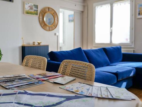 Ein Sitzbereich in der Unterkunft Parenthèse nantaise, charmant T2 cosy et décoré avec parking