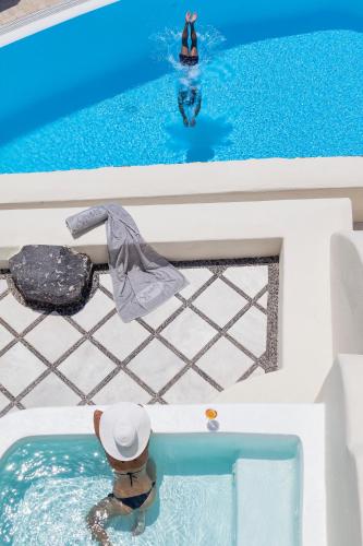 Bazén v ubytování Canaves Oia Suites - Small Luxury Hotels of the World nebo v jeho okolí