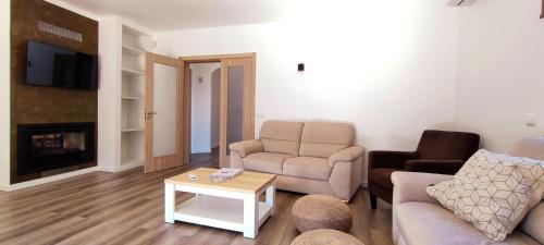 6 Bedroom Private Villa Tenazinha I, with private pool