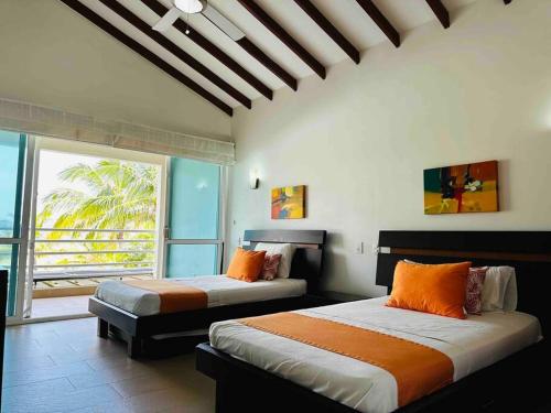 Ένα ή περισσότερα κρεβάτια σε δωμάτιο στο ¡Fantastic Beach House!