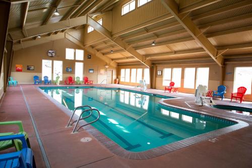 a large indoor swimming pool in a building at Golden Nugget & Gold King Mountain Inn in Cripple Creek