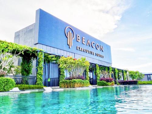 Bazén v ubytování The Beacon Executive Penang Georgetown nebo v jeho okolí