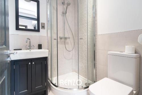 a bathroom with a shower and a toilet and a sink at Central 2 Bed Apartment in Derby by Renzo, Free Wi-Fi, Ideal for contractors in Derby