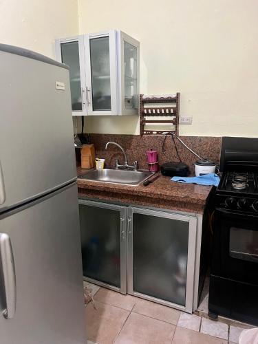 Dapur atau dapur kecil di Hotel María Bonita Higüey, Apartments