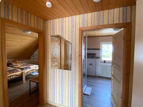 a room with a bed and a room with a doorway at Feriendomizil Marika in Kottenheim