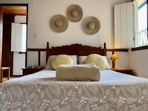 a bedroom with a large bed with a head board at Hospedaria Tayrona in Lençóis