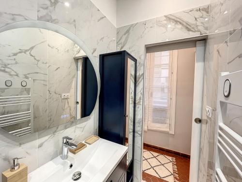 a bathroom with a sink and a mirror at VIEUX NICE - LE COSY - 5 min des PLAGES - WIFI - PARKING PUBLIC in Nice