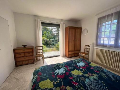 Ένα ή περισσότερα κρεβάτια σε δωμάτιο στο Appartement charmant au cœur de Nonancourt, jardin privé