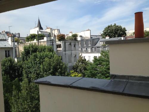 une vue depuis le toit d'un immeuble dans l'établissement Appartement vue sur les toits - Saint-Germain-des-Prés, à Paris