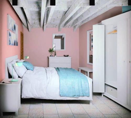 En eller flere senge i et værelse på Pink cozy home