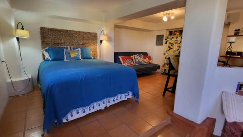 Ένα ή περισσότερα κρεβάτια σε δωμάτιο στο Casa Flores Casitas