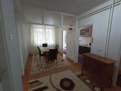 Dapur atau dapur kecil di Apartmani Vesna