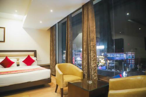 Llit o llits en una habitació de Hotel Central Palace