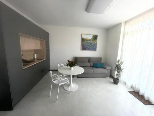 a living room with a table and a couch at Aljama Burgos in Burgos