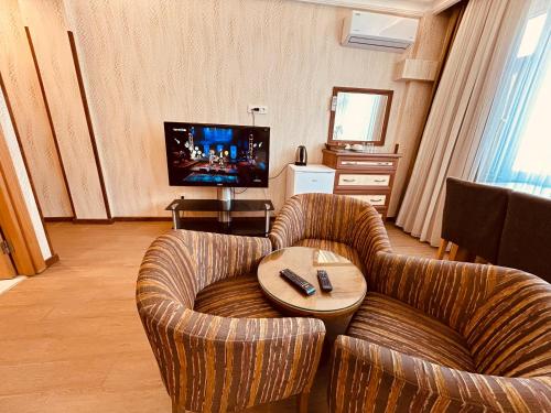 TV a/nebo společenská místnost v ubytování Lily Rooms